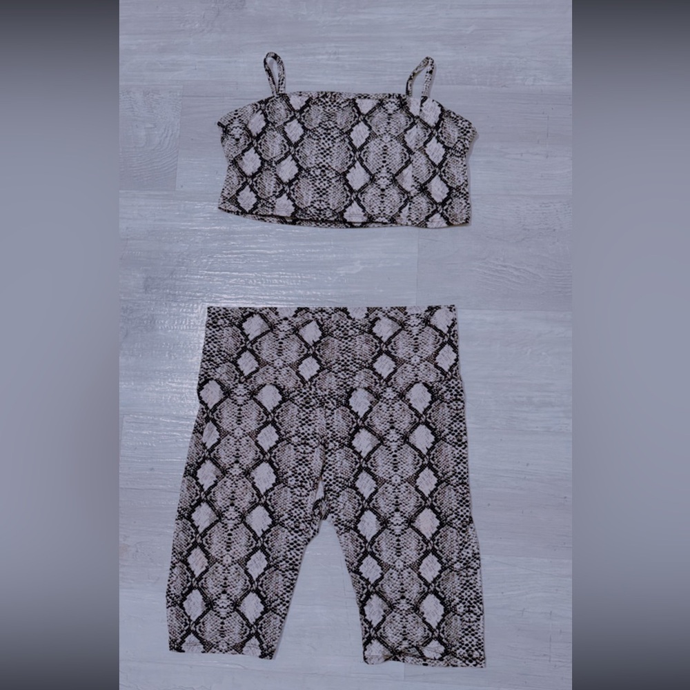 Snake Print top/biker shorts (set)